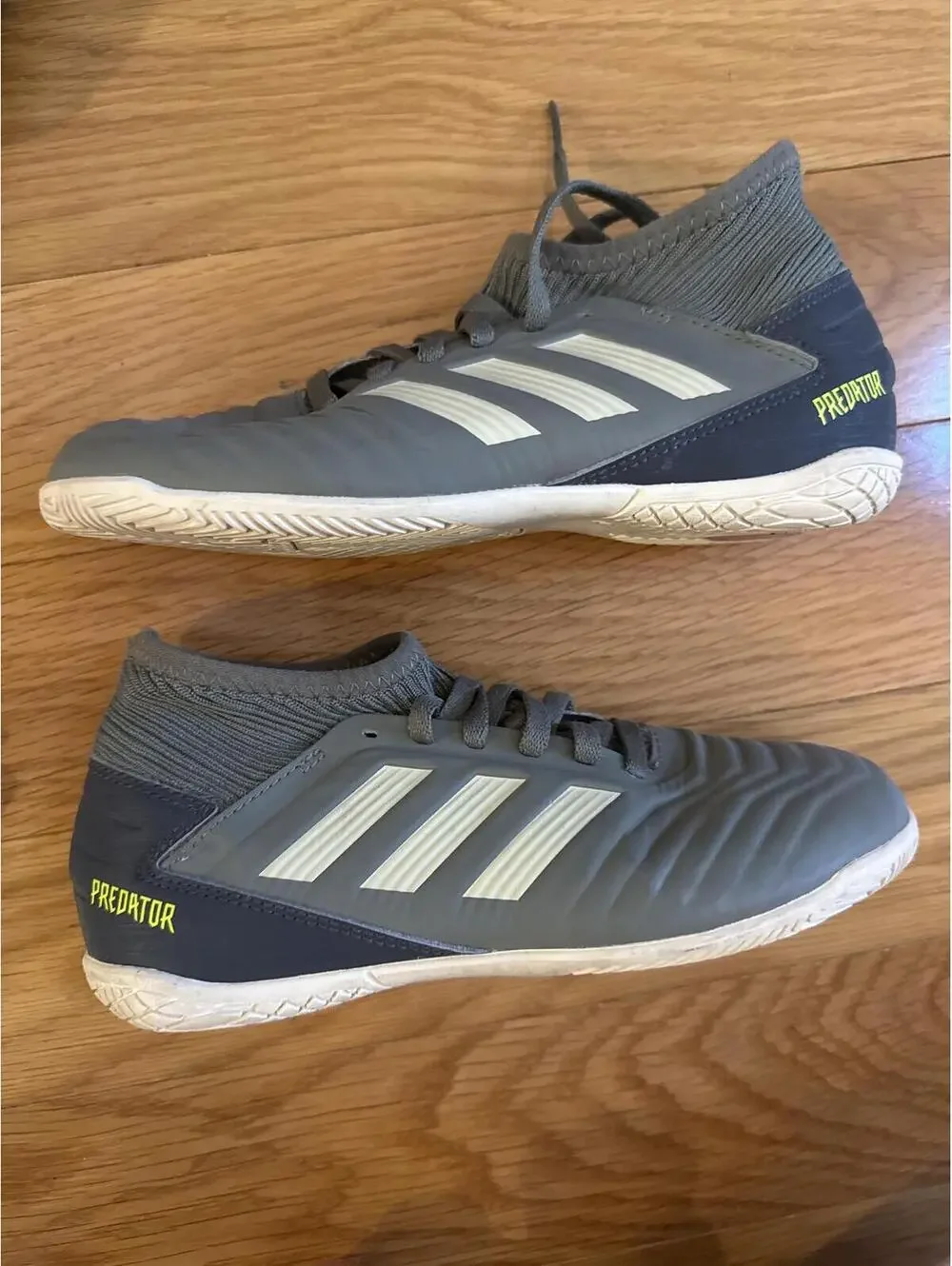 adidas Predator indoor soccer shoes youth US 2.5 gray/white
